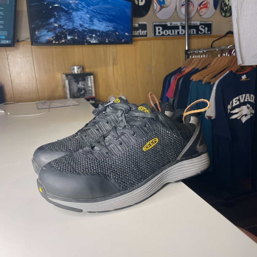 KEEN Utility Men's Sparta Low Height Alloy Toe ESD Work Shoe size 12D